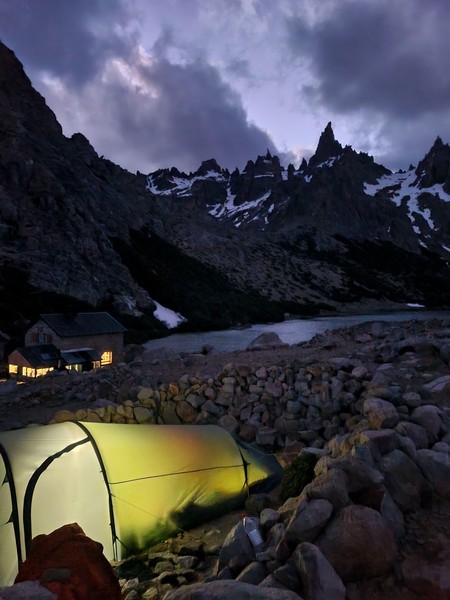 Teltet utenfor Frey-hytta.