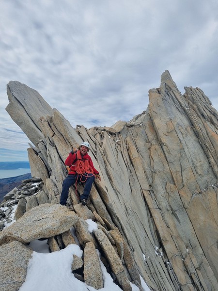 En veldig fornøyd Hr. Brattlien på turens første alpine topp!